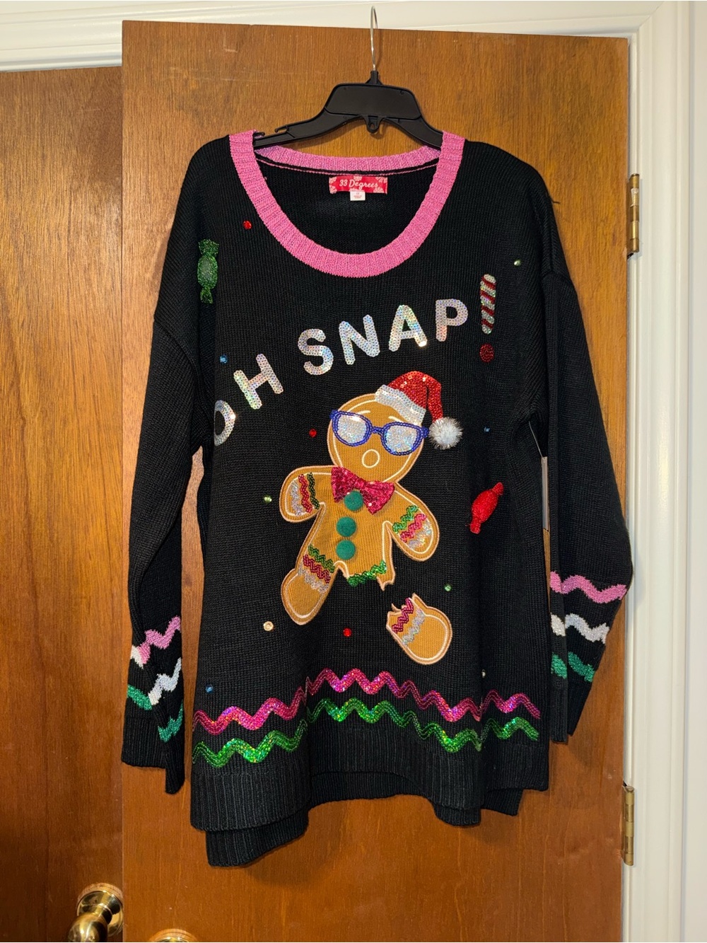 🐠 Black Crewneck Holiday Sweater with Pink Trim and Gingerbread Applique